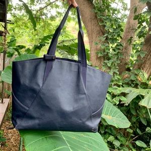 ALL DAY TOTE LULULEMON 💼